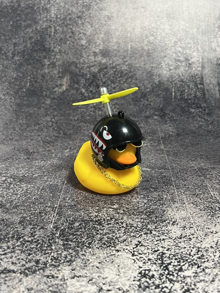 Декоративна качечка на панель авто